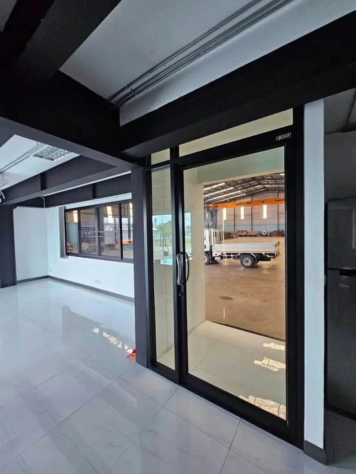 1,800 sqm Warehouse for Rent on Kanchanaphisek Ring Road, Lat Lum Kaeo - image 10 of 11