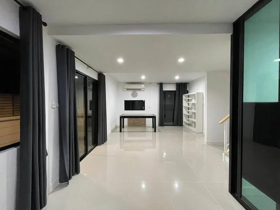 2-Storey Detached House for Rent at Areeya Como, Wongwaen-Ramintra - image 6 of 12