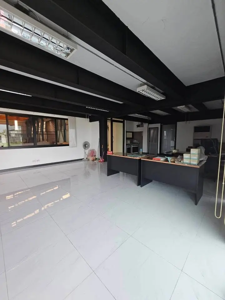 1,800 sqm Warehouse for Rent on Kanchanaphisek Ring Road, Lat Lum Kaeo - image 7 of 11