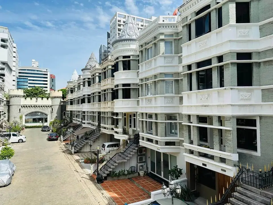 ให้เช่าทาวน์โฮม / โฮมออฟฟิศ หมู่บ้านชิชา คาสเซิล สุขุมวิท 31 4 ห้องนอน 350 ตร.ม. - ภาพที่ 12 จาก 12