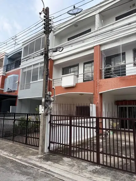 Home Office for Rent on Sukhumvit 93, On Nut-Bang Chak, 250 sqm - image 1 of 12