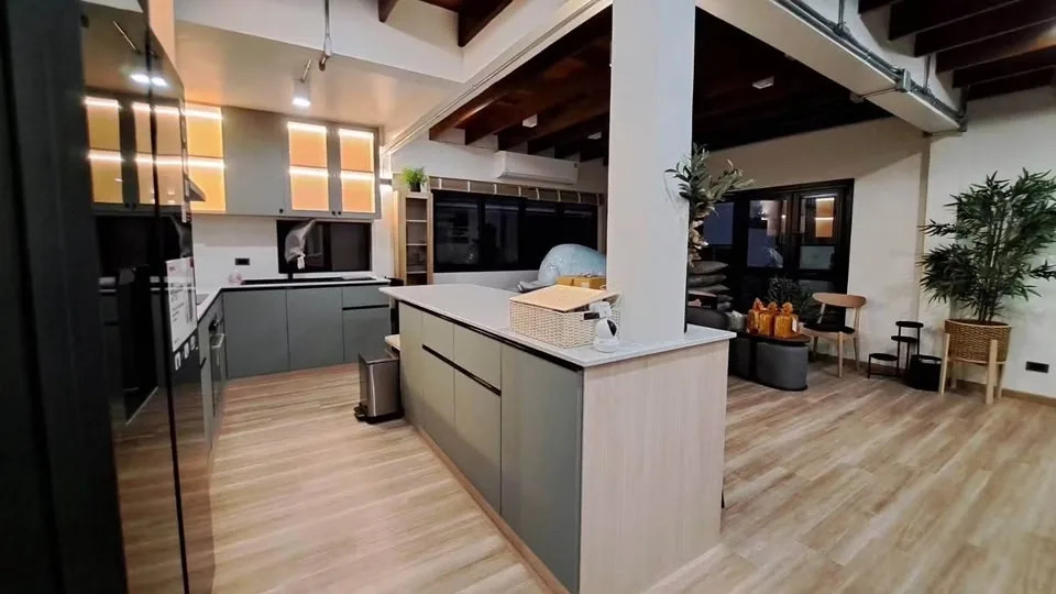 Newly Renovated Townhouse for Rent | Ekamai 22 / Pridi Banomyong 41 - image 2 of 8