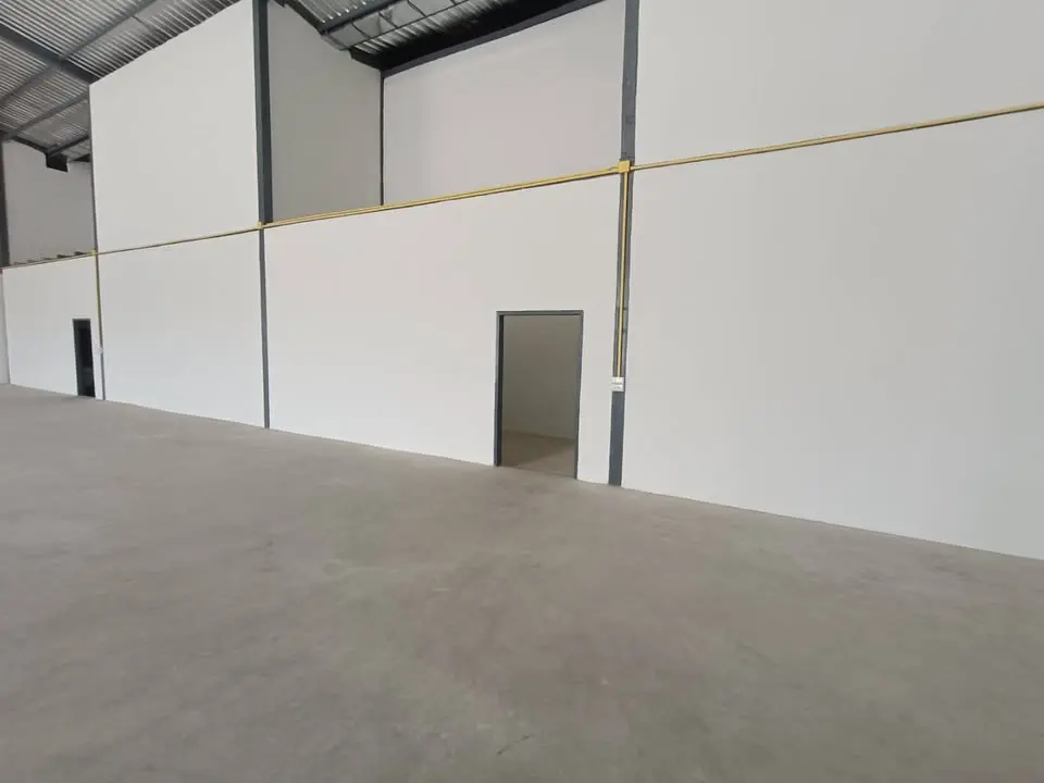 Warehouse Units for Rent in Lam Luk Ka Khlong 5, with Mezzanine Office Options - image 5 of 11