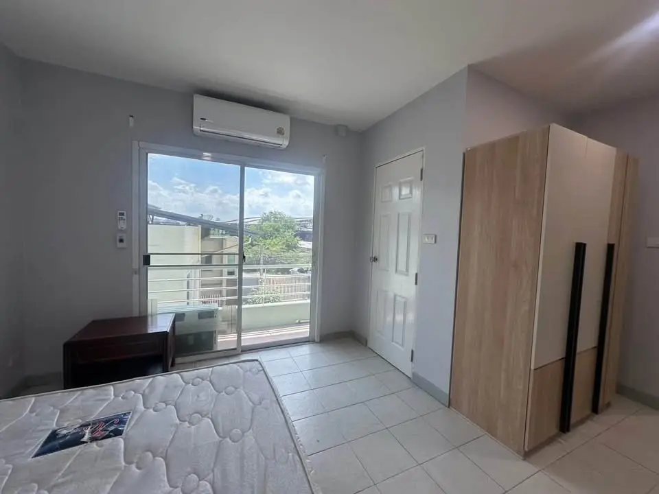 四层商住办公楼出租 320 平方米 Sinthanee Lat Phrao 80 近地铁 Lat Phrao 83 站 - 第 11 张,共 12 张