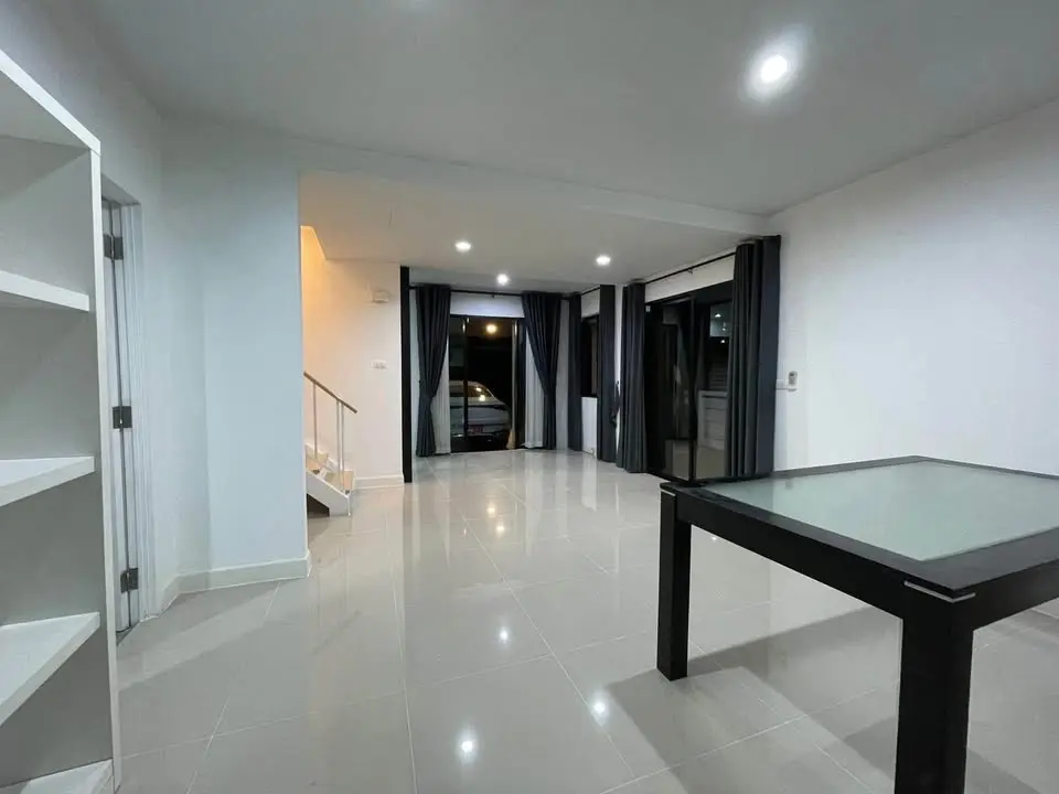 2-Storey Detached House for Rent at Areeya Como, Wongwaen-Ramintra - image 10 of 12