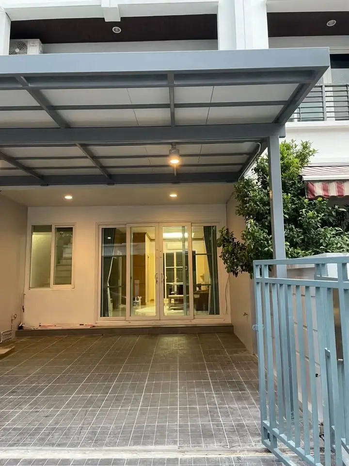 3-Storey Townhome for Rent at Baan Klang Muang S-Sense Rama 9-Lat Phrao - image 1 of 12