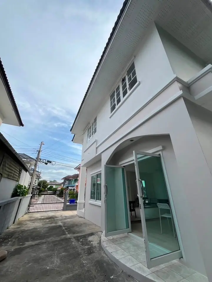 2-Storey Detached House for Sale, 64.5 sq wah, Lapawan 10, Chaiyaphruek - Bang Phlap, Nonthaburi - image 2 of 10