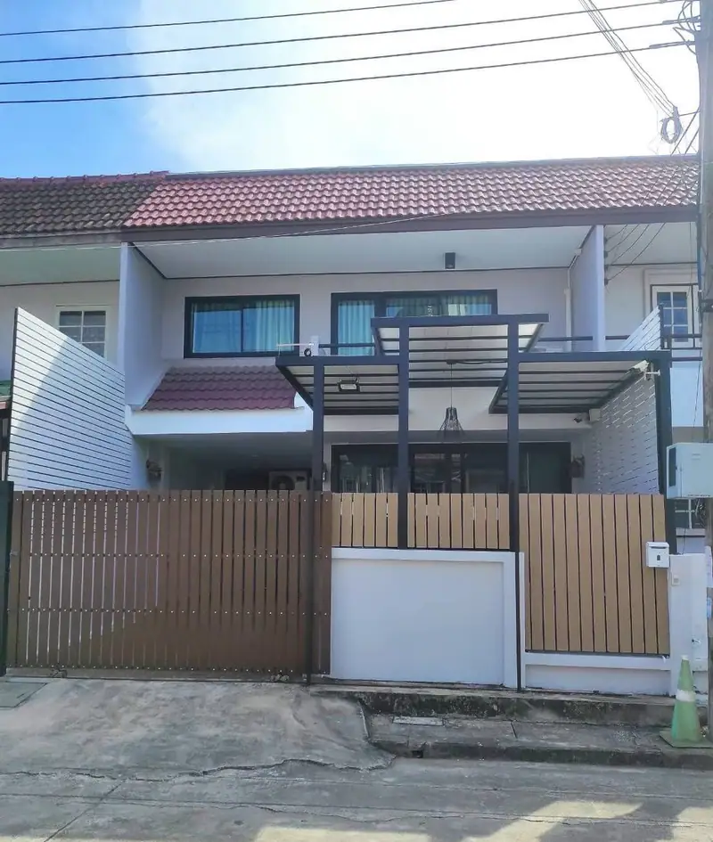 บ้านให้เช่า ซอยปรีดี 42 ใกล้ BTS พระโขนง 3 ห้องนอน 2 ห้องน้ำ เฟอร์ครบ พร้อมอยู่