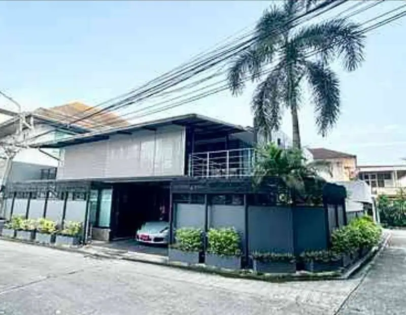 บ้านเดี่ยวให้เช่า ลาดพร้าว 83 วังทองหลาง 4 ห้องนอน พื้นที่ใหญ่ 57 ตร.ว. พร้อมโซลาร์เซลล์ 5kW จอดรถ 3 คัน