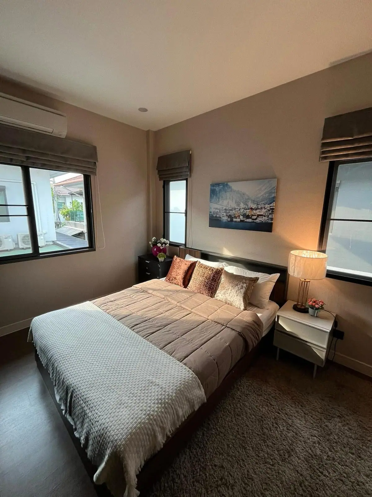 บ้านหรูรีโนเวทใหม่ให้เช่า หมู่บ้านเศรษฐสิริ กรุงเทพกรีฑา 7 หลังมุม 4 ห้องนอน เฟอร์ครบ ใกล้โรงเรียนนานาชาติ - ภาพที่ 9 จาก 15
