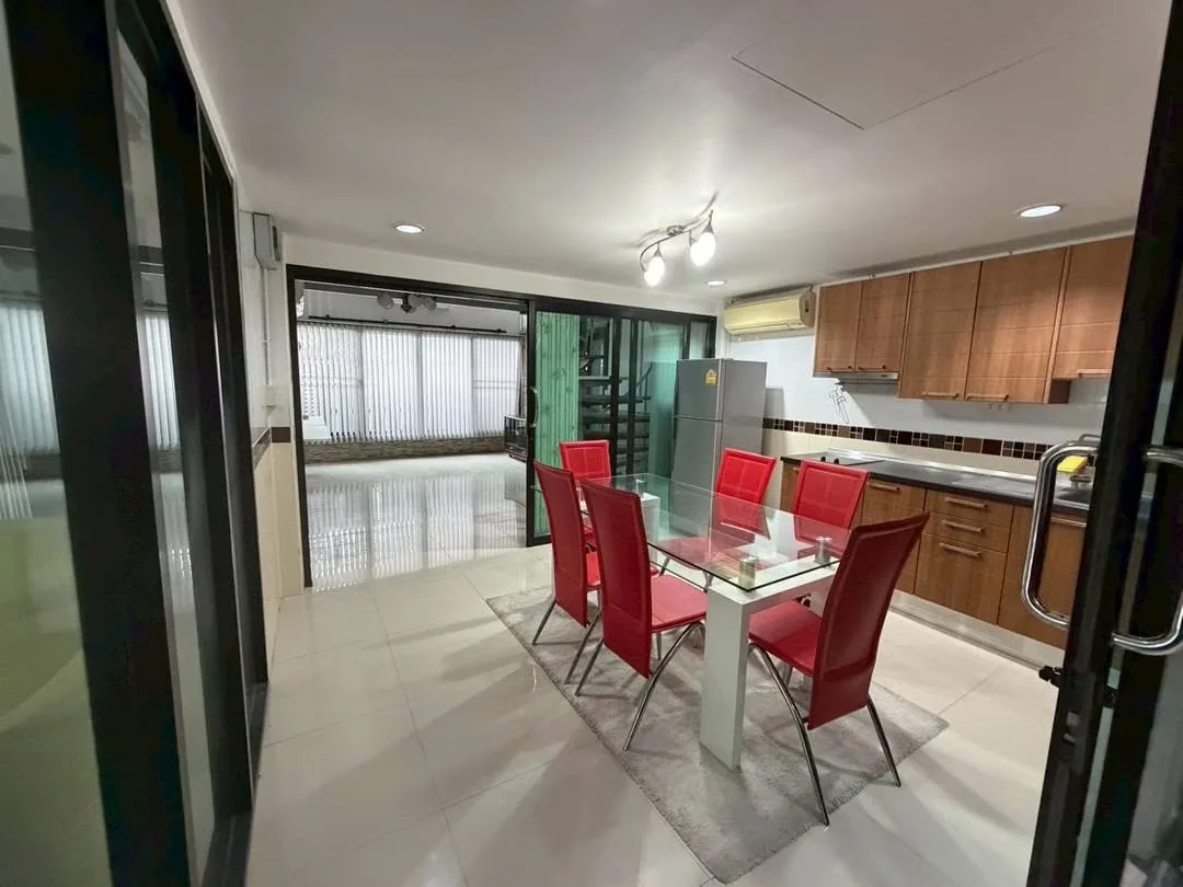 ขายบ้านเดี่ยว 2 ชั้น ลาดพร้าว 83 วังทองหลาง 57 ตร.ว. พื้นที่ใช้สอย 500–600 ตร.ม. จอด 3 คัน โซลาร์ 5kW แอร์ 11 ตัว ราคา 9 ล้านบาท - ภาพที่ 3 จาก 14