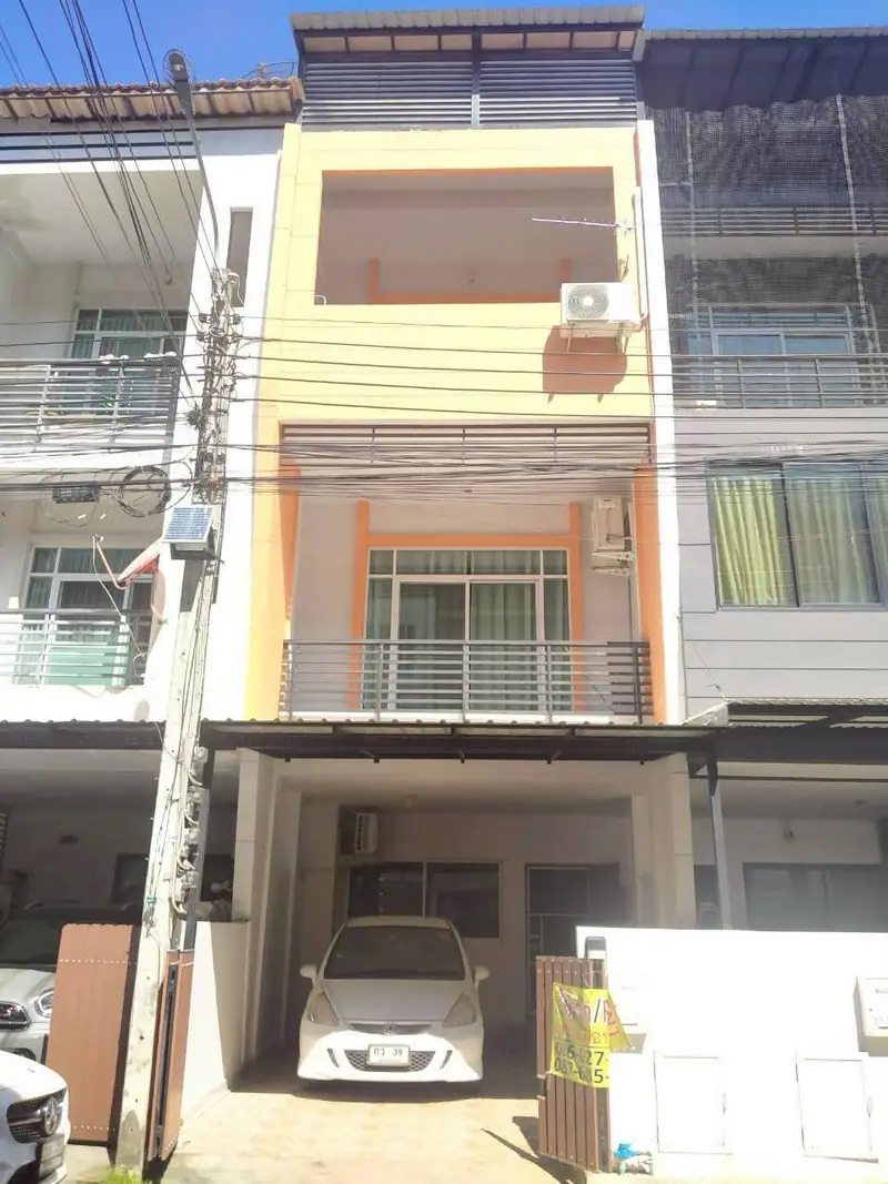 ให้เช่าทาวน์โฮม 3 ชั้น หมู่บ้านกฤษณา Private City ถนนกรุงเทพกรีฑา 4 ห้องนอน 5 ห้องน้ำ ติด 7-11 ใกล้ Wellington & Brighton