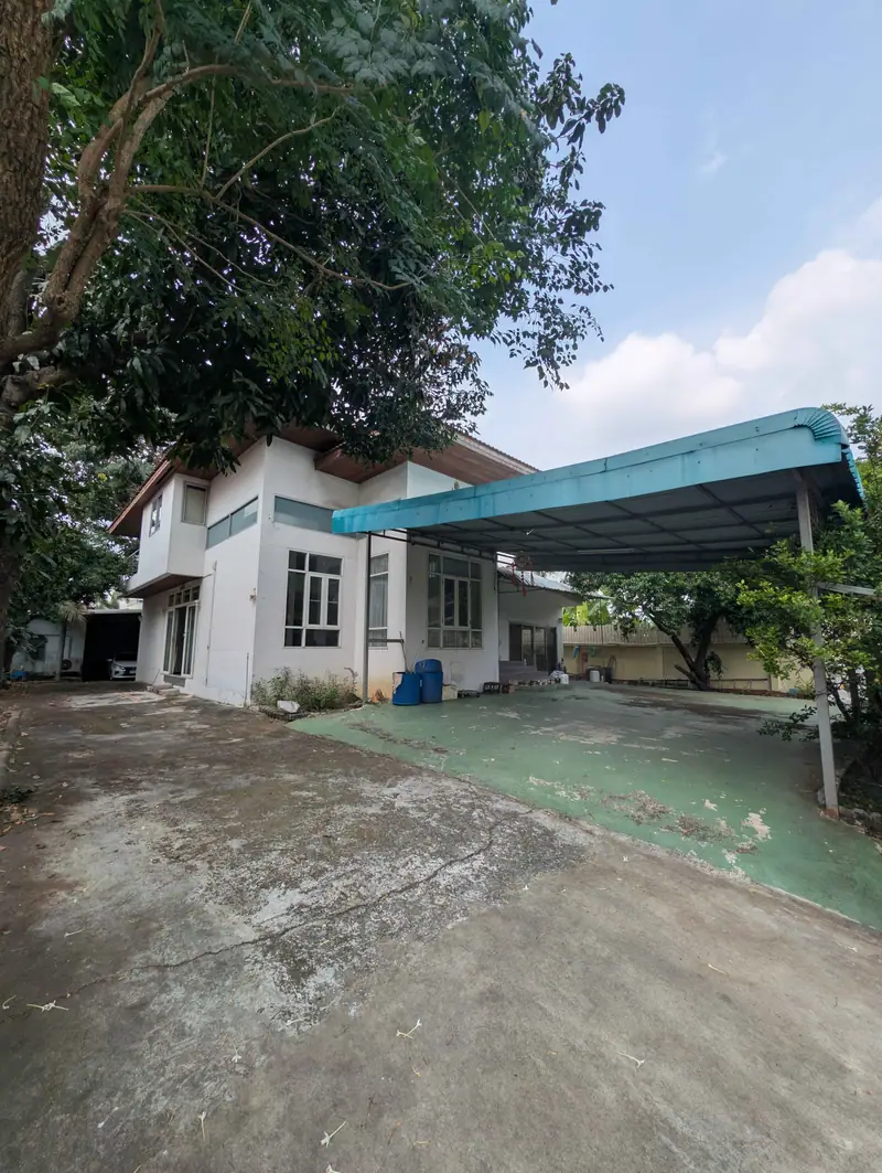 ให้เช่าบ้านเดี่ยวพร้อมโกดัง บางกะปิ ใกล้รถไฟฟ้าสายสีเหลือง สถานีลาดพร้าว 101