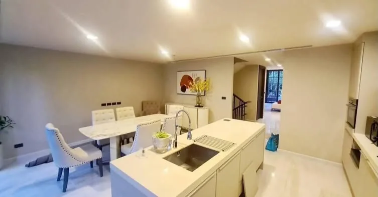 FOR RENT | Quarter 31 – Super Luxury Residence with Private Lift in Sukhumvit 31 - image 14 of 15